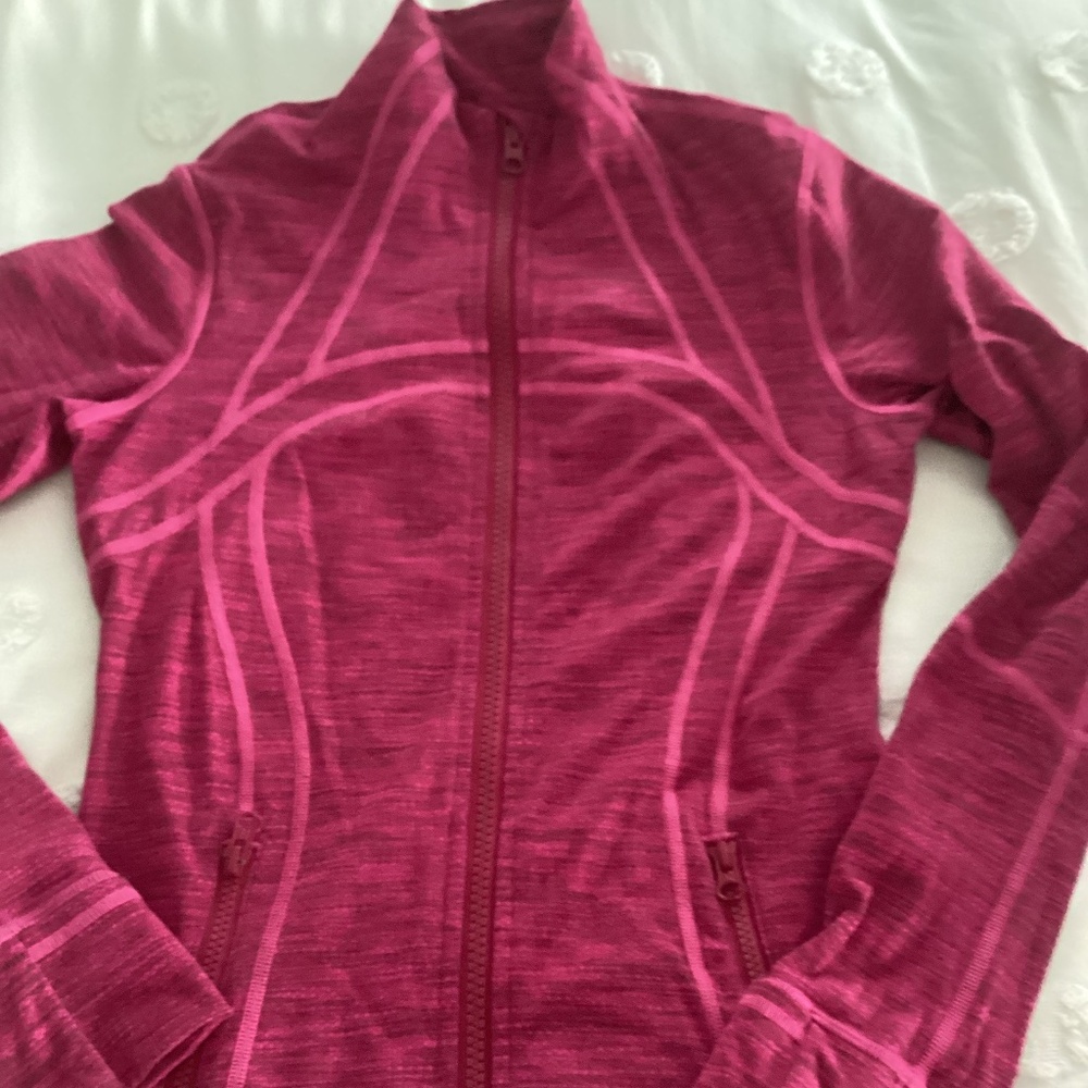 Lululemon Define berry jacket sz 6